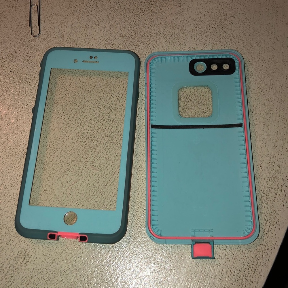 Lifeproof waterproof case for iPhone 8/7 Plus.